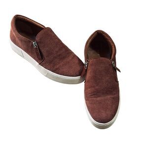 VERY VOLATILE LOS ANGELES CORDUROY MEETS WORLD SNEAKER. Women’s Size 7.5.